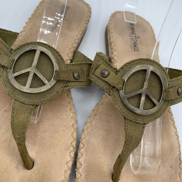 Minnetonka Shoes - Minnetonka Leather Peace Flip Flop Sandals Green / Tan size 9